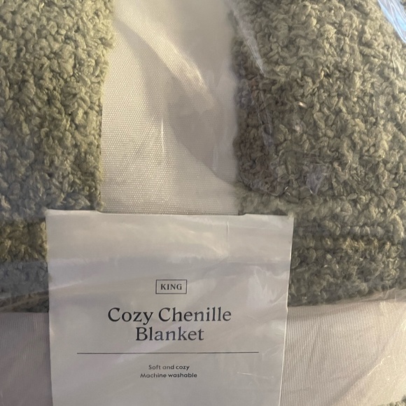 THRESHOLD Cozy Chenille Bed Blanket, Restful Green, King, NWT - Picture 5 of 6
